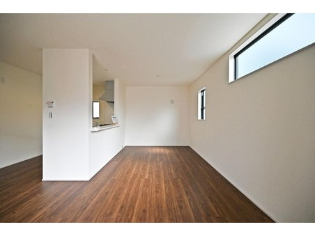 南甲子園2丁目新築戸建2号棟　全2区画の居間・リビング