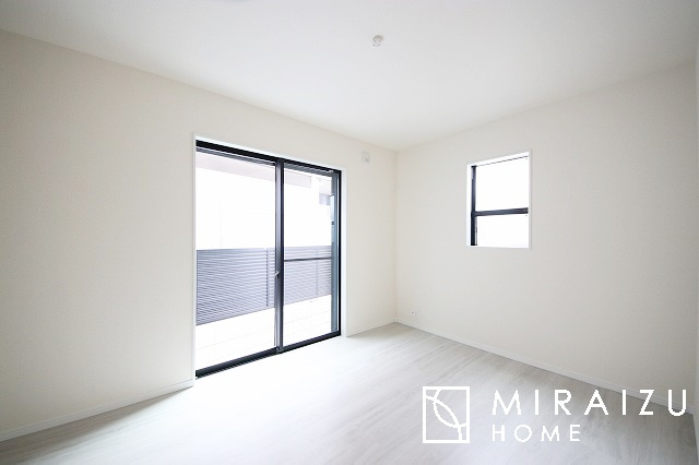 【洋室】 | 平日・休日問わず、いつでもご見学が出来ます♪☆実際に見て、触れて感じる安心のお住まい探しを体験して下さい♪☆物件情報だけでなく、地域の特色などなどエリア情報もお伝え出来たら嬉しいです♪
