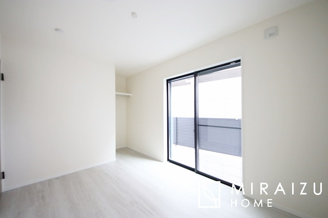 【内装】 | ご家族様のプライベート空間が確保できる素敵な間取りです。また敷地ゆったりですので、おうち時間を楽しむのにもぴったりですね♪
