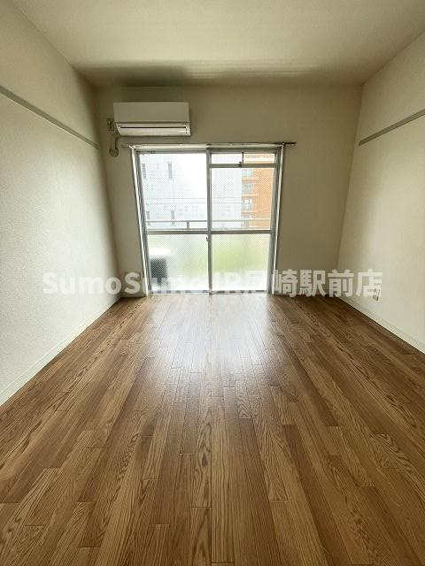 園田手良向第2マンションの居間・リビング|ゆったりとしたリビングです