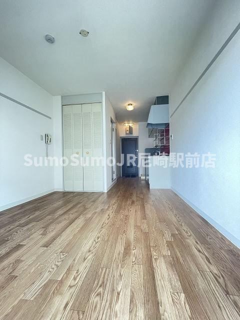 園田手良向第2マンションの寝室|開放的な寝室です