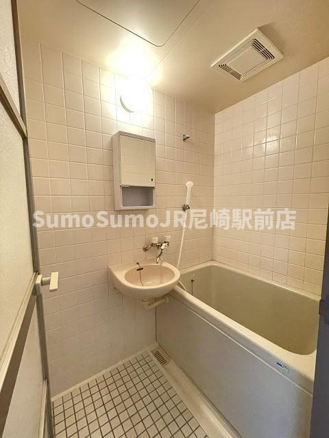 園田手良向第2マンションの浴室|日々の疲れを癒すお風呂付です