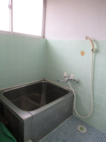 東美園町貸家の浴室