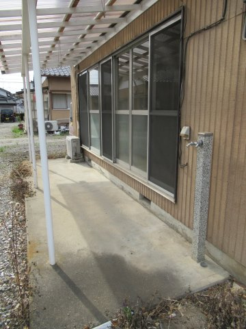 東美園町貸家のバルコニー