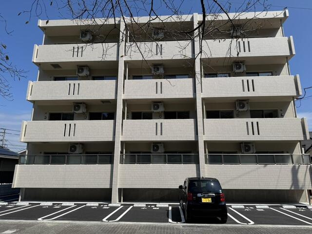 メゾン　アバントの駐車場