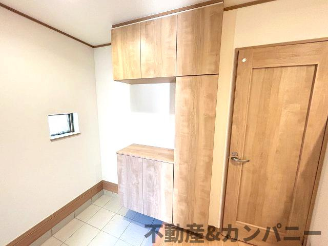 ハートフルタウン北吉田　新築分譲戸建　の玄関|ゆったりとした玄関です