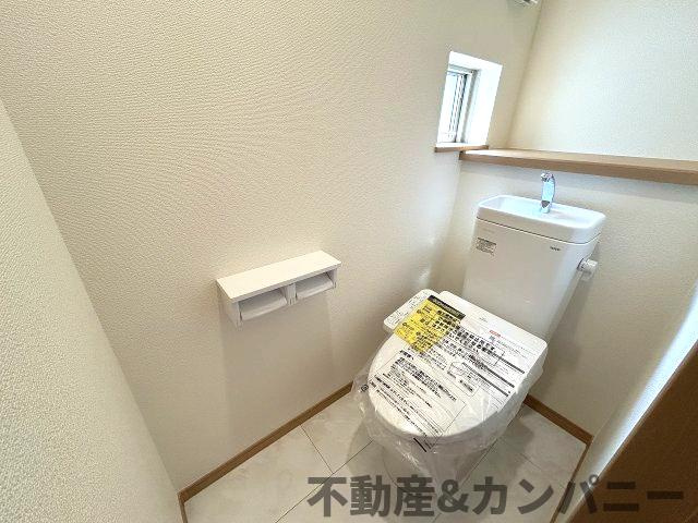 ハートフルタウン北吉田　新築分譲戸建　のトイレ|落ち着いた色調のトイレです