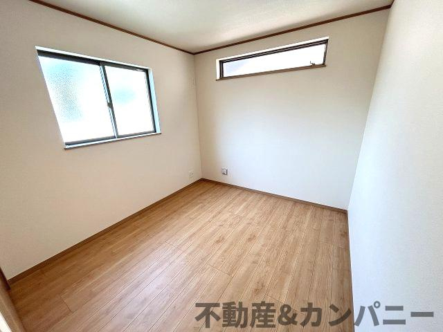 ハートフルタウン北吉田　新築分譲戸建　の洋室|明るい洋室です