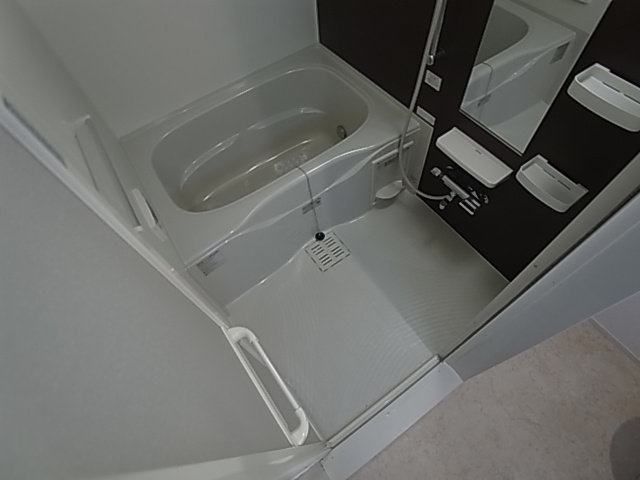 神戸市兵庫区下沢通８丁目の賃貸マンションの浴室|追い焚き機能付き