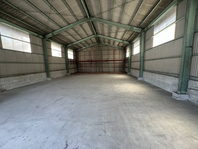 津山市二宮　貸倉庫　の内装