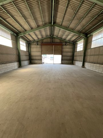 津山市二宮　貸倉庫　の内装