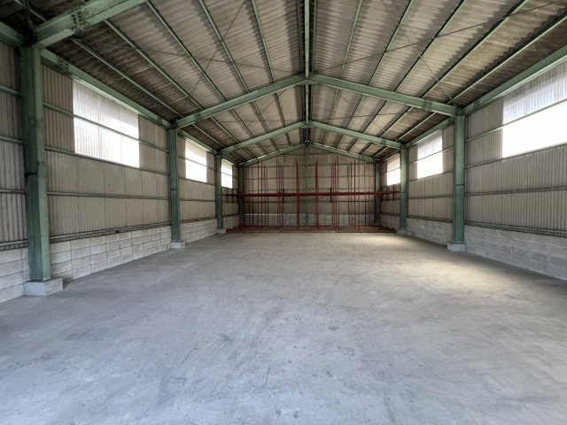 津山市二宮　貸倉庫　の内装