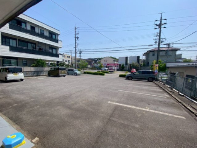 竜美南　内藤様貸店舗の駐車場