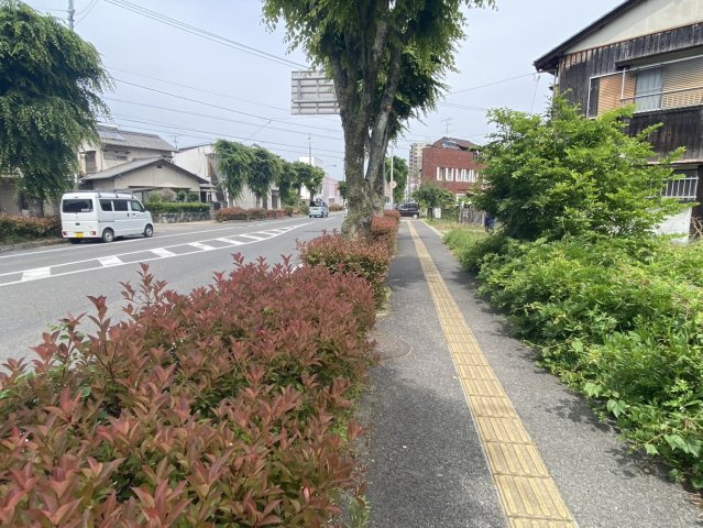 西条市神拝甲　売土地の前面道路含む現地写真