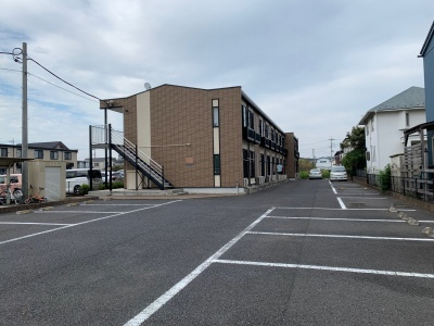 レオパレスGRANDEURの駐車場|画像9