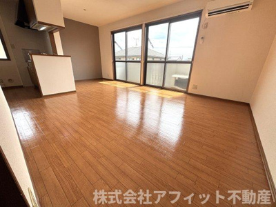 【居間・リビング】 | サンモール川口 B棟 | LDK14.5帖