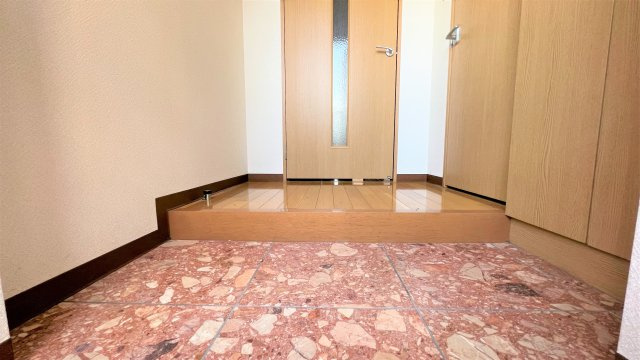 ベル・フラワーの玄関|※反転タイプの間取となります。