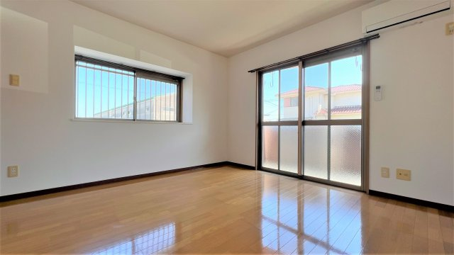 ベル・フラワーの洋室|※反転タイプの間取となります。