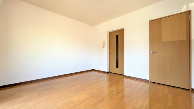 ベル・フラワーの洋室|※反転タイプの間取となります。