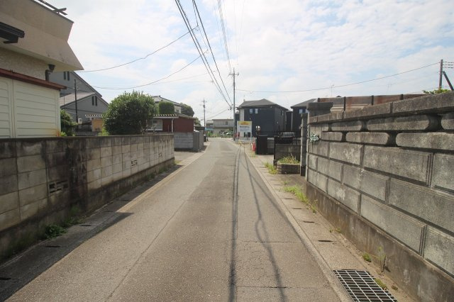 小山市間々田の前面道路含む現地写真|西側公道