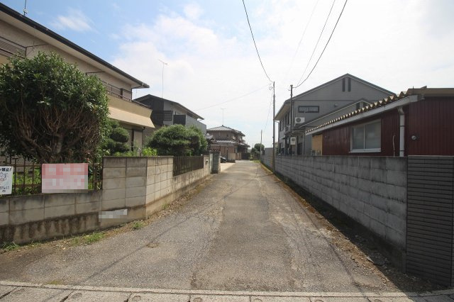 小山市間々田の前面道路含む現地写真|南側私道