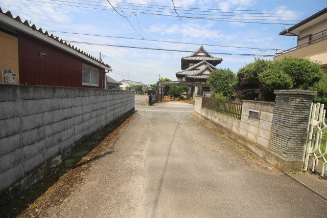 小山市間々田の前面道路含む現地写真|南側私道