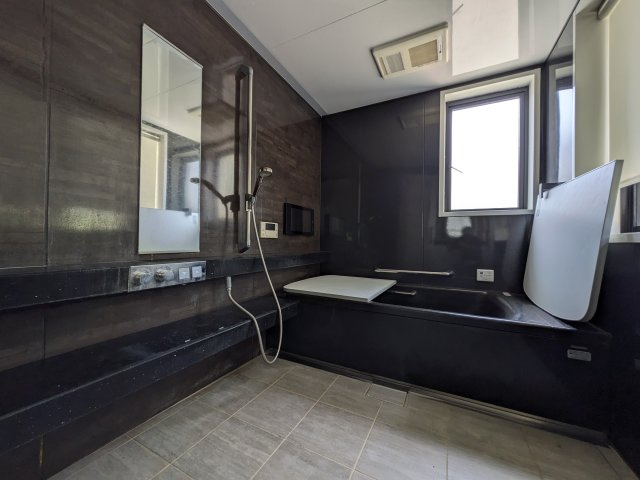 【浴室】 | お子様と一緒にバスタイムを楽しめる広々浴室