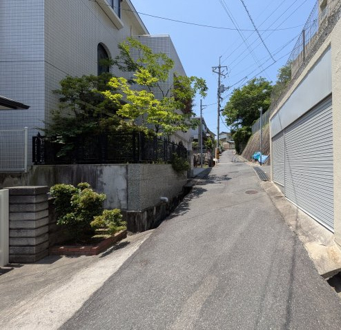 【前面道路含む現地写真】