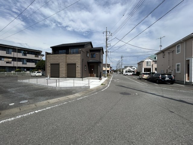 新築　高崎市下中居町　Blooming　Garden　１号棟の前面道路含む現地写真|現地写真　東側接道幅員約6ｍ