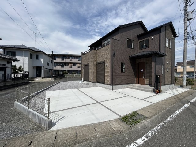 新築　高崎市下中居町　Blooming　Garden　１号棟の駐車場|現地写真　駐車スペースは並列2台+1台分可能です！
