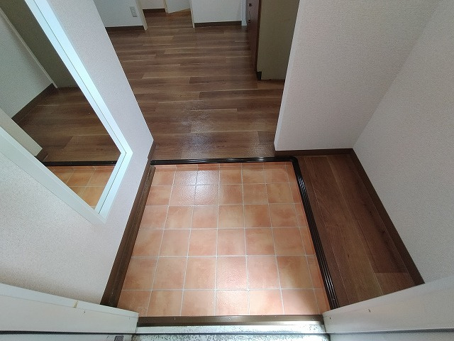 神戸市長田区高取山町１丁目の賃貸マンションの玄関