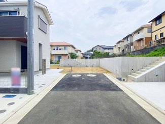 【前面道路含む現地写真】