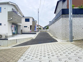 【前面道路含む現地写真】