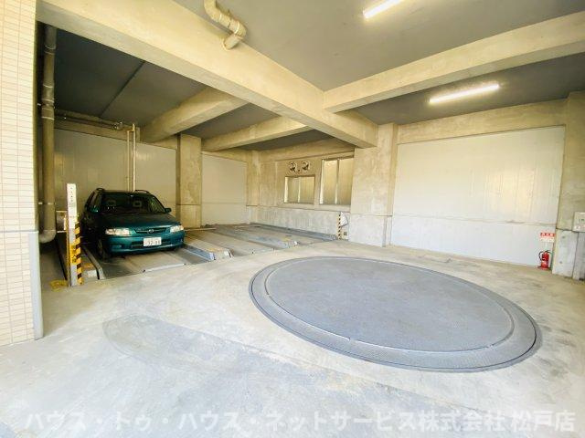 カミュー松戸北小金の駐車場