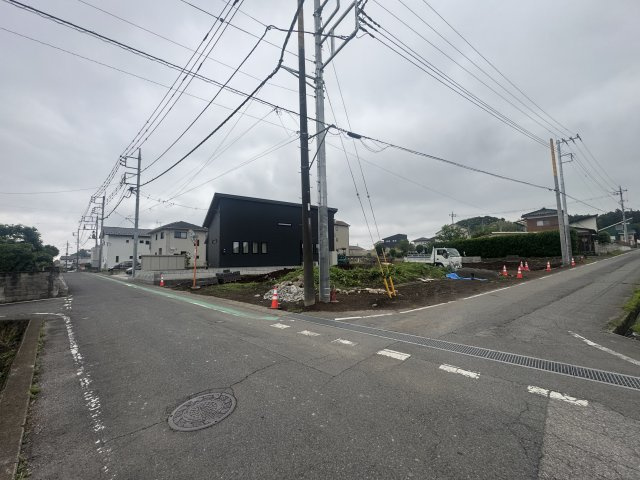 新築　北群馬郡吉岡町上野田第2　Livele Garden.S　2号棟の前面道路含む現地写真|現地写真　北側接道幅員約5ｍ　東側接道幅員約5ｍ