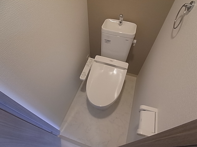 神戸市兵庫区西出町２丁目の賃貸マンションのトイレ|ウォシュレット