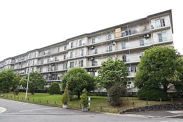 藤阪ハイツD六棟の外観|新しい生活にいかがでしょうか？外観はお住まいの顔になります。こだわりたいポイントですね。水回りリフォームやリノベーションも承ってます。
■現地見学・資金計画相談・住宅ローン相談もお問合せ受付中■