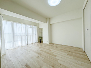 リラックスできるプライベート空間で、快適な睡眠をサポート。個人の好みに合わせたインテリアや寝具で心地良さを追求。プライベートな時間を過ごし、リフレッシュする場所におすすめです。