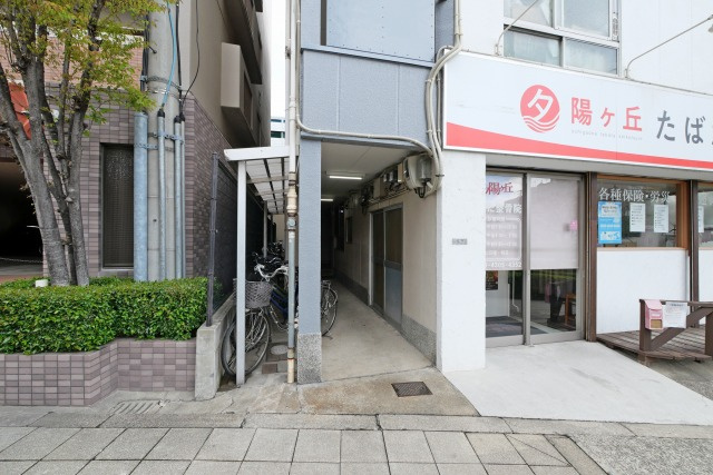 五條ハイツのエントランス