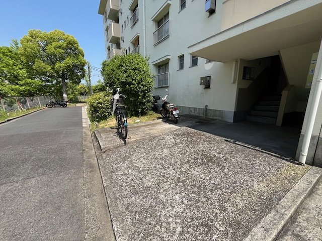 公団狭山住宅3号棟のエントランス