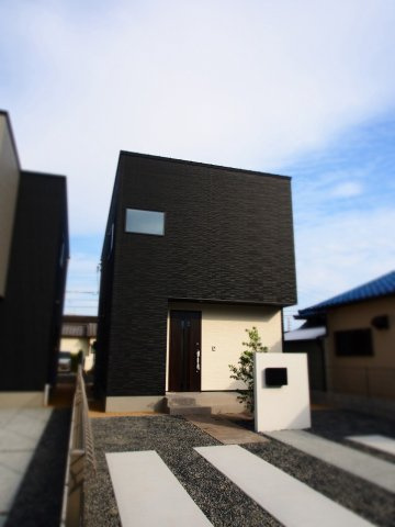 【外観】 | ルルーディア十日市東町2号棟 | デザイン性が高い室内♪利便性の良い立地。