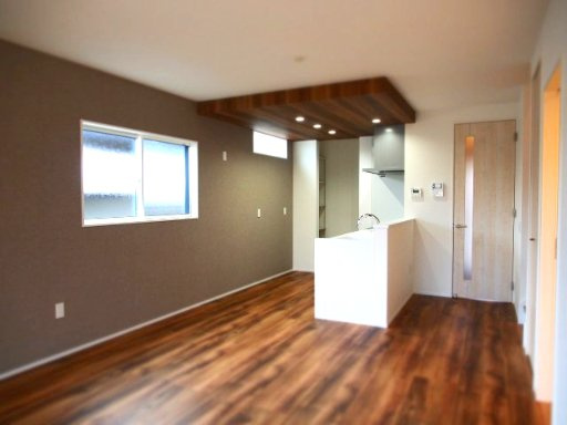 【居間・リビング】 | ルルーディア十日市東町2号棟 | デザイン性が高い室内♪利便性の良い立地。