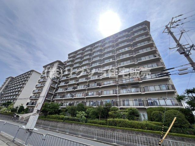 ローズハイツ香里園の外観|新しい生活にいかがでしょうか？外観はお住まいの顔になります。こだわりたいポイントですね。水回りリフォームやリノベーションも承ってます。
■現地見学・資金計画相談・住宅ローン相談もお問合せ受付中■