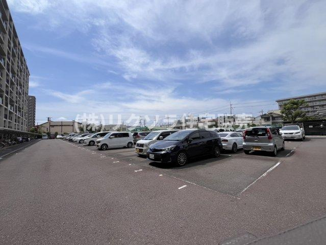 ローズハイツ香里園の駐車場|■物件内覧・資金計画相談・住宅ローン相談、リフォーム相談、お問合せ受付中■
※当日・翌日のご内覧、ご相談はお電話でのお問合せがスムーズです！