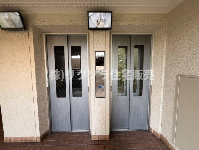 ローズハイツ香里園のその他共用部分|エレベーター2基　防犯カメラ付き
■物件内覧・資金計画相談・住宅ローン相談、リフォーム相談、お問合せ受付中■
※当日・翌日のご内覧、ご相談はお電話でのお問合せがスムーズです！