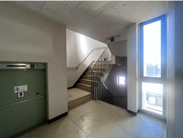 寅新田ペンガー貸しビルのロビー