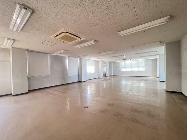 寅新田ペンガー貸しビルの内装