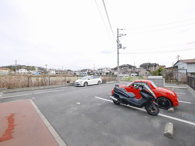 レオパレスＫＡＺＵの駐車場|駐車場完備です