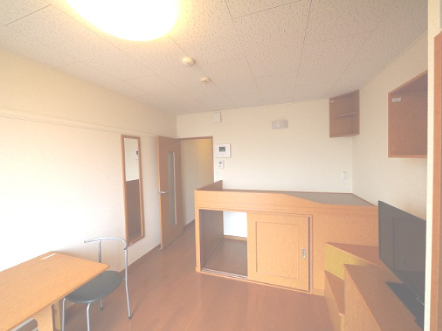 レオパレスＫＡＺＵの洋室|広々とした洋室です