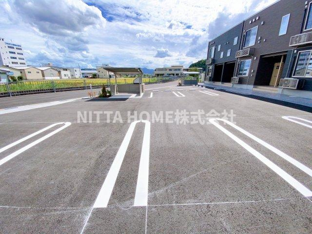 ホワイトストーク九日市の駐車場|敷地内に駐車場の空きがあります☆